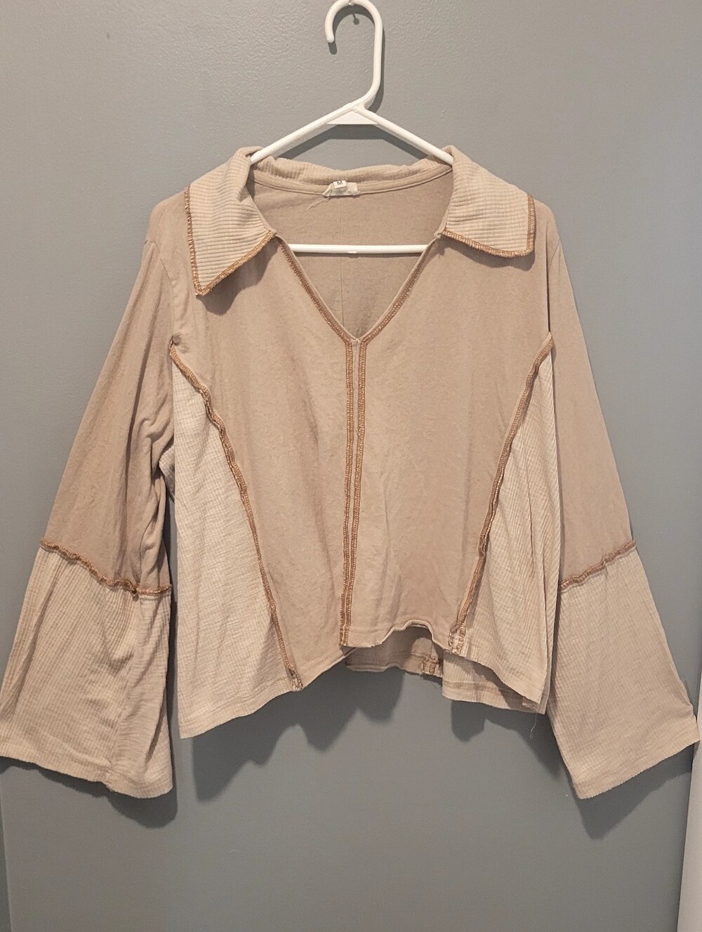 POL Boho Beige Bell Sleeve V-Neck Top with Collar Sz M